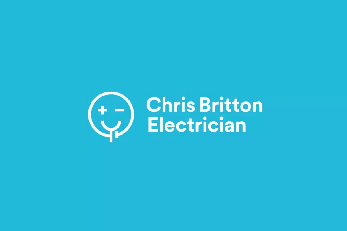 Chris Britton电工服务反白logo